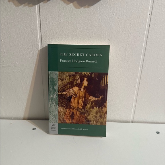Barnes & Noble Other - Barnes & Noble The Secret Garden Green Edition
